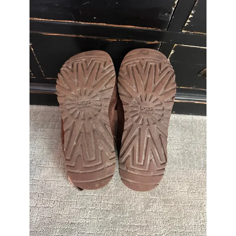 UGG women’s 9 Lo Pro Button Fold Over Boots